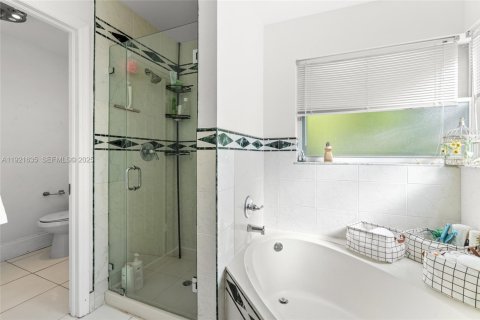 Villa ou maison à vendre à Miami, Floride: 3 chambres, 169.92 m2 № 1976667 - photo 22