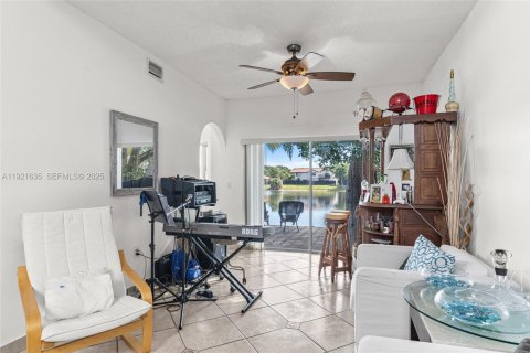 Villa ou maison à vendre à Miami, Floride: 3 chambres, 169.92 m2 № 1976667 - photo 29