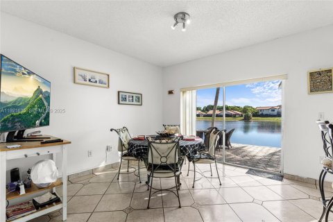 Villa ou maison à vendre à Miami, Floride: 3 chambres, 169.92 m2 № 1976667 - photo 30