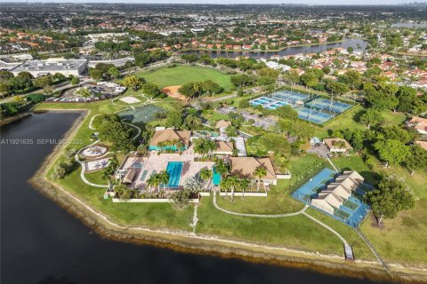 Villa ou maison à vendre à Miami, Floride: 3 chambres, 169.92 m2 № 1976667 - photo 6