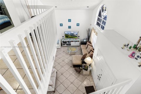 Villa ou maison à vendre à Miami, Floride: 3 chambres, 169.92 m2 № 1976667 - photo 17