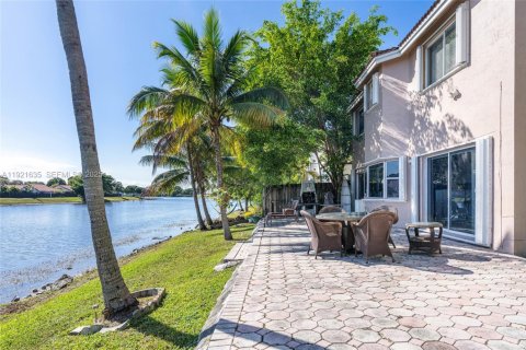 Villa ou maison à vendre à Miami, Floride: 3 chambres, 169.92 m2 № 1976667 - photo 15