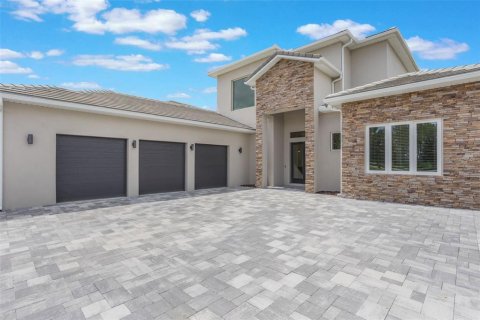 House in Montverde, Florida 5 bedrooms, 364.55 sq.m. № 1886089 - photo 3