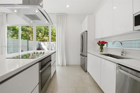 Townhouse in Miami, Florida 3 bedrooms, 117.06 sq.m. № 2047160 - photo 11
