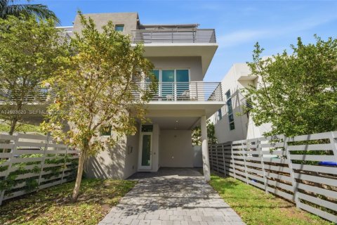 Townhouse in Miami, Florida 3 bedrooms, 117.06 sq.m. № 2047160 - photo 28