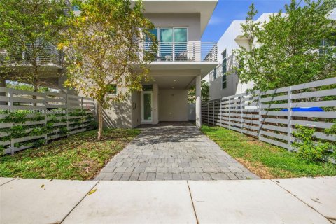 Townhouse in Miami, Florida 3 bedrooms, 117.06 sq.m. № 2047160 - photo 27