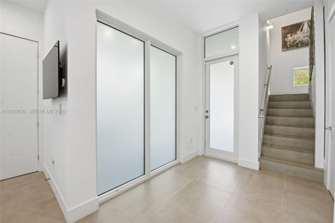 Townhouse in Miami, Florida 3 bedrooms, 117.06 sq.m. № 2047160 - photo 5
