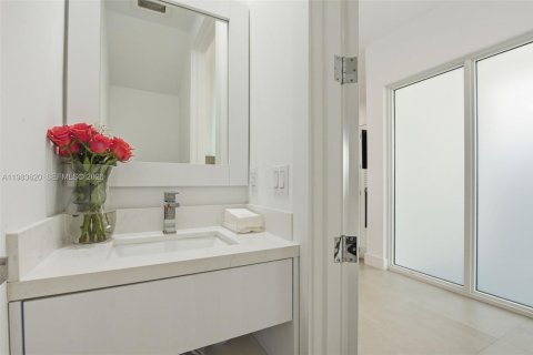 Townhouse in Miami, Florida 3 bedrooms, 117.06 sq.m. № 2047160 - photo 15