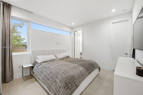 Townhouse in Miami, Florida 3 bedrooms, 117.06 sq.m. № 2047160 - photo 17