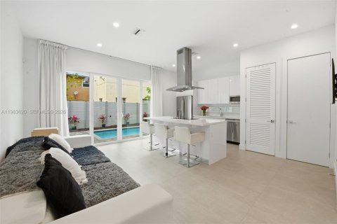 Townhouse in Miami, Florida 3 bedrooms, 117.06 sq.m. № 2047160 - photo 7