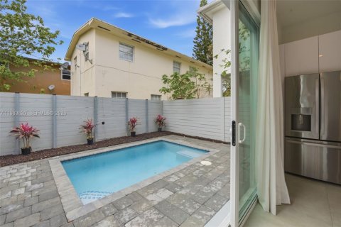 Townhouse in Miami, Florida 3 bedrooms, 117.06 sq.m. № 2047160 - photo 12