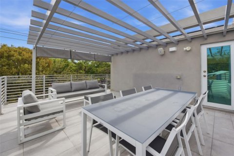 Townhouse in Miami, Florida 3 bedrooms, 117.06 sq.m. № 2047160 - photo 24