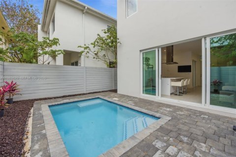 Townhouse in Miami, Florida 3 bedrooms, 117.06 sq.m. № 2047160 - photo 13