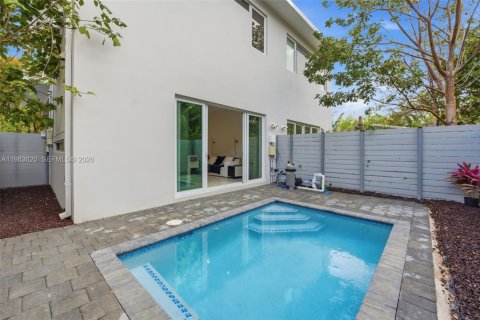 Townhouse in Miami, Florida 3 bedrooms, 117.06 sq.m. № 2047160 - photo 2