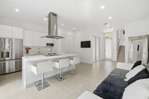 Townhouse in Miami, Florida 3 bedrooms, 117.06 sq.m. № 2047160 - photo 4
