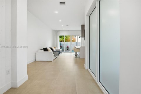 Townhouse in Miami, Florida 3 bedrooms, 117.06 sq.m. № 2047160 - photo 6