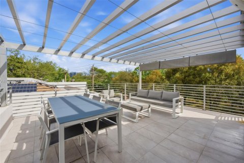 Townhouse in Miami, Florida 3 bedrooms, 117.06 sq.m. № 2047160 - photo 25