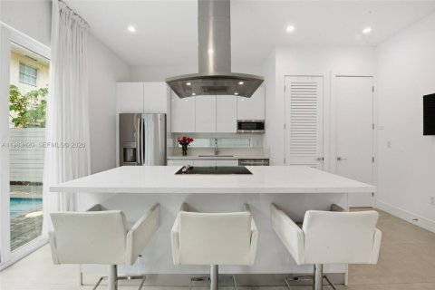 Townhouse in Miami, Florida 3 bedrooms, 117.06 sq.m. № 2047160 - photo 10
