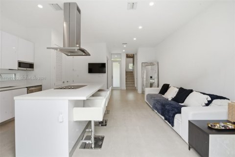 Townhouse in Miami, Florida 3 bedrooms, 117.06 sq.m. № 2047160 - photo 9
