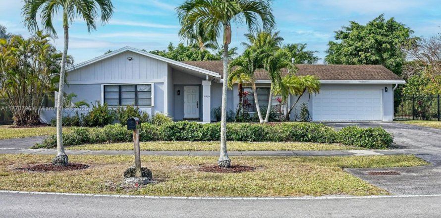 House in Miami, Florida 3 bedrooms, 162.76 sq.m. № 1867757