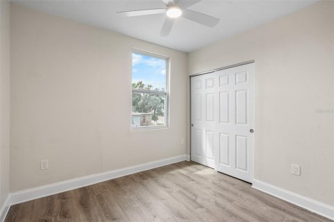 House in Saint Petersburg, Florida 4 bedrooms, 170.94 sq.m. № 1914170 - photo 17