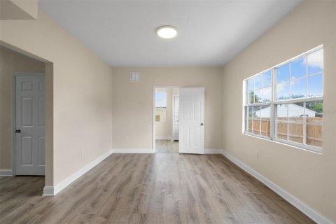 House in Saint Petersburg, Florida 4 bedrooms, 170.94 sq.m. № 1914170 - photo 13