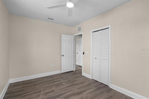 House in Saint Petersburg, Florida 4 bedrooms, 170.94 sq.m. № 1914170 - photo 28