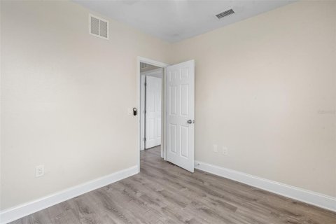 House in Saint Petersburg, Florida 4 bedrooms, 170.94 sq.m. № 1914170 - photo 18