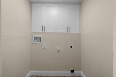 House in Saint Petersburg, Florida 4 bedrooms, 170.94 sq.m. № 1914170 - photo 24