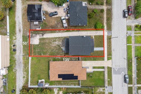 House in Saint Petersburg, Florida 4 bedrooms, 170.94 sq.m. № 1914170 - photo 4