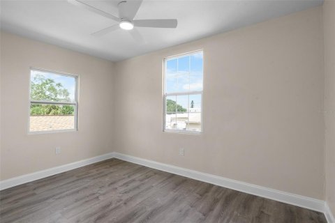 House in Saint Petersburg, Florida 4 bedrooms, 170.94 sq.m. № 1914170 - photo 27