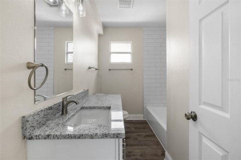 House in Saint Petersburg, Florida 4 bedrooms, 170.94 sq.m. № 1914170 - photo 23