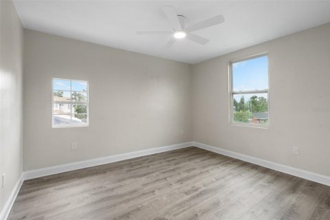 House in Saint Petersburg, Florida 4 bedrooms, 170.94 sq.m. № 1914170 - photo 20