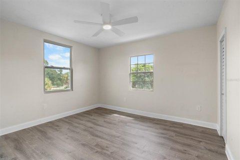 House in Saint Petersburg, Florida 4 bedrooms, 170.94 sq.m. № 1914170 - photo 26