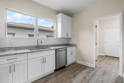House in Saint Petersburg, Florida 4 bedrooms, 170.94 sq.m. № 1914170 - photo 16