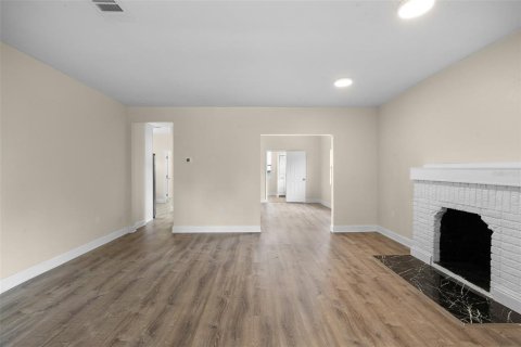 House in Saint Petersburg, Florida 4 bedrooms, 170.94 sq.m. № 1914170 - photo 9