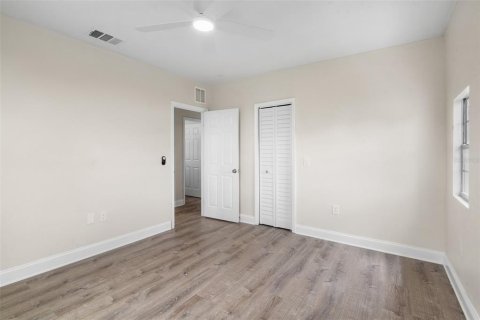 House in Saint Petersburg, Florida 4 bedrooms, 170.94 sq.m. № 1914170 - photo 19