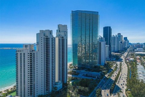 Copropriété à louer à Sunny Isles Beach, Floride: 3 chambres, 199.74 m2 № 2046463 - photo 2