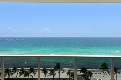 Copropriété à louer à Sunny Isles Beach, Floride: 3 chambres, 199.74 m2 № 2046463 - photo 5