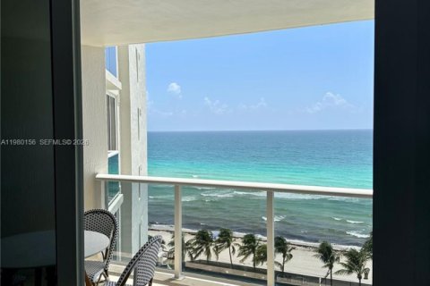 Copropriété à louer à Sunny Isles Beach, Floride: 3 chambres, 199.74 m2 № 2046463 - photo 6