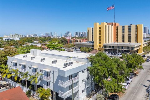 Commercial property in Miami, Florida № 1980525 - photo 2