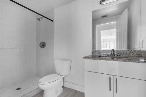 Commercial property in Miami, Florida № 1980525 - photo 23