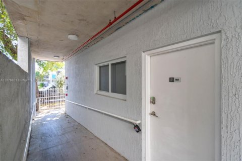 Commercial property in Miami, Florida № 1980525 - photo 16