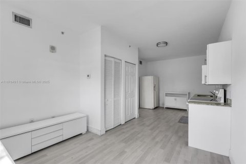 Commercial property in Miami, Florida № 1980525 - photo 21