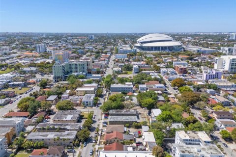 Commercial property in Miami, Florida № 1980525 - photo 9