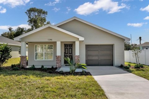 House in Lakeland, Florida 3 bedrooms, 137.87 sq.m. № 2211992