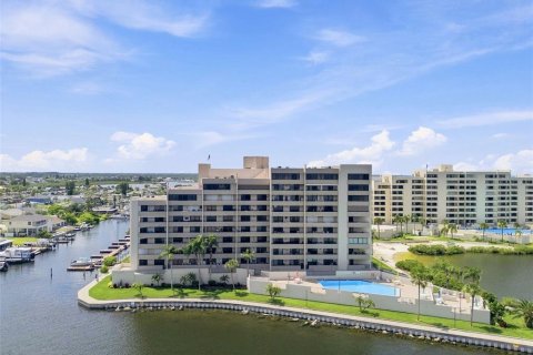 Condo in Hudson, Florida, 2 bedrooms № 2331000 - photo 6