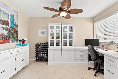 Condo in Hudson, Florida, 2 bedrooms № 2331000 - photo 11