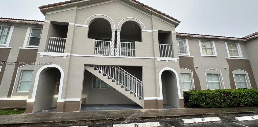 Condominio en Homestead, Florida, 2 dormitorios  № 1797045