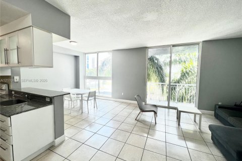 Condominio en alquiler en Miami, Florida, 1 dormitorio, 75.16 m2 № 2426045 - foto 4